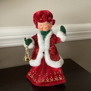 Annalee Mrs. Santa Claus Standing Doll Figurine with Lantern 2007